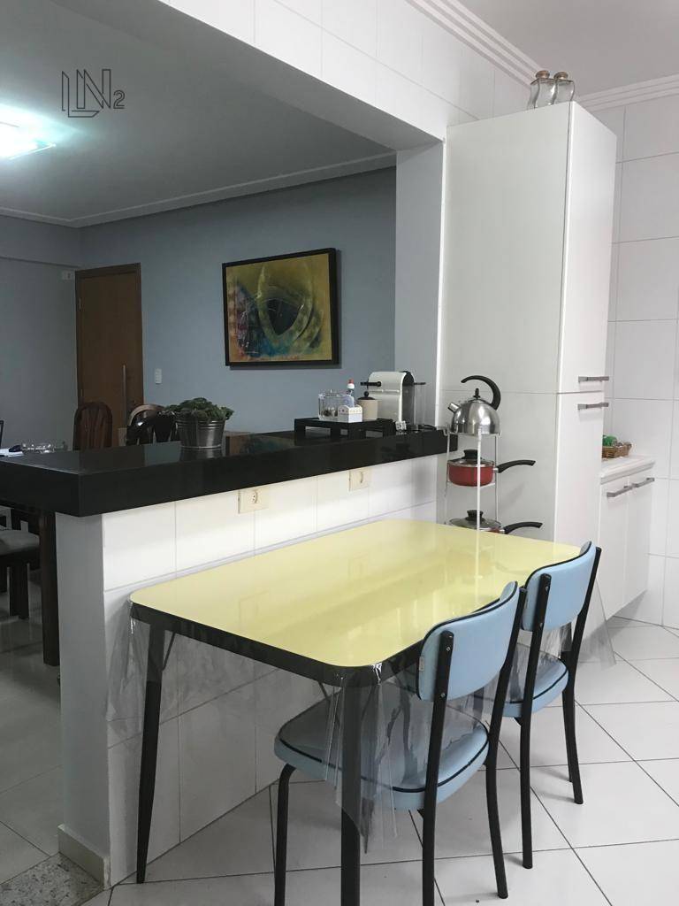 Apartamento à venda com 3 quartos, 140m² - Foto 18