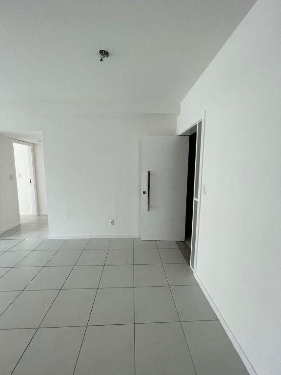 Apartamento à venda com 3 quartos, 93m² - Foto 4