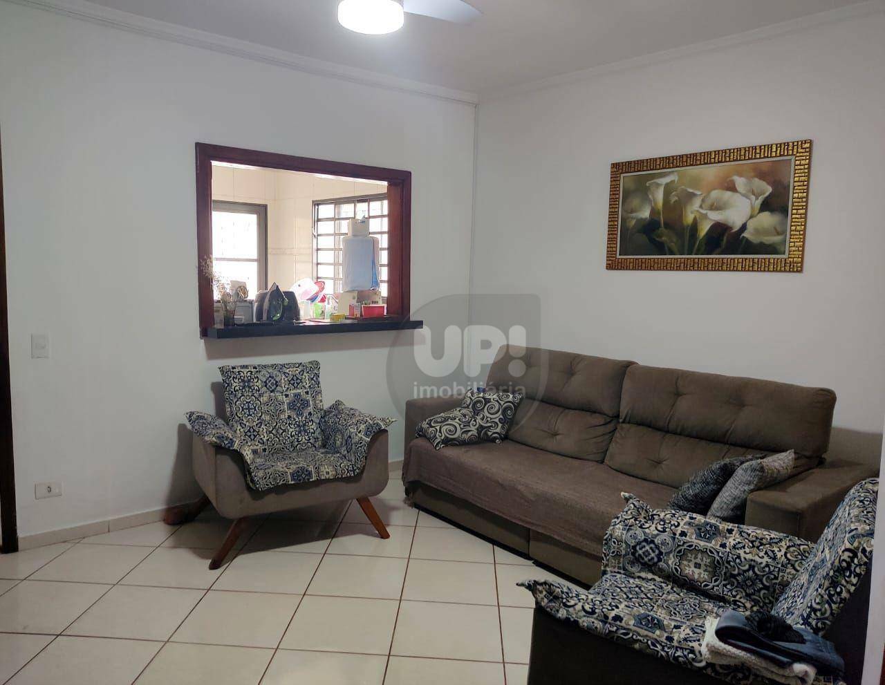 Casa à venda com 3 quartos, 100m² - Foto 1