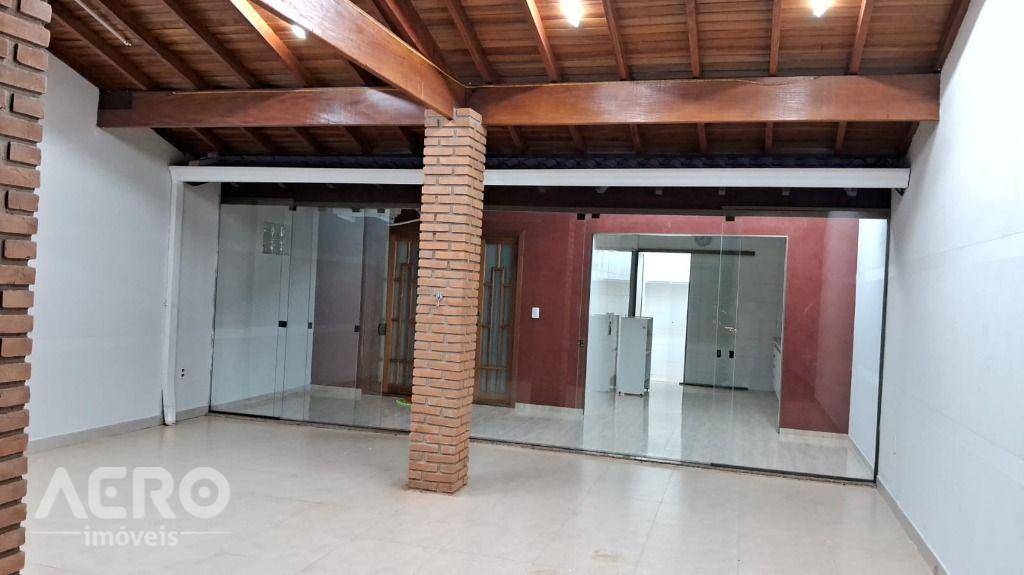 Casa de Condomínio à venda com 3 quartos, 290m² - Foto 1