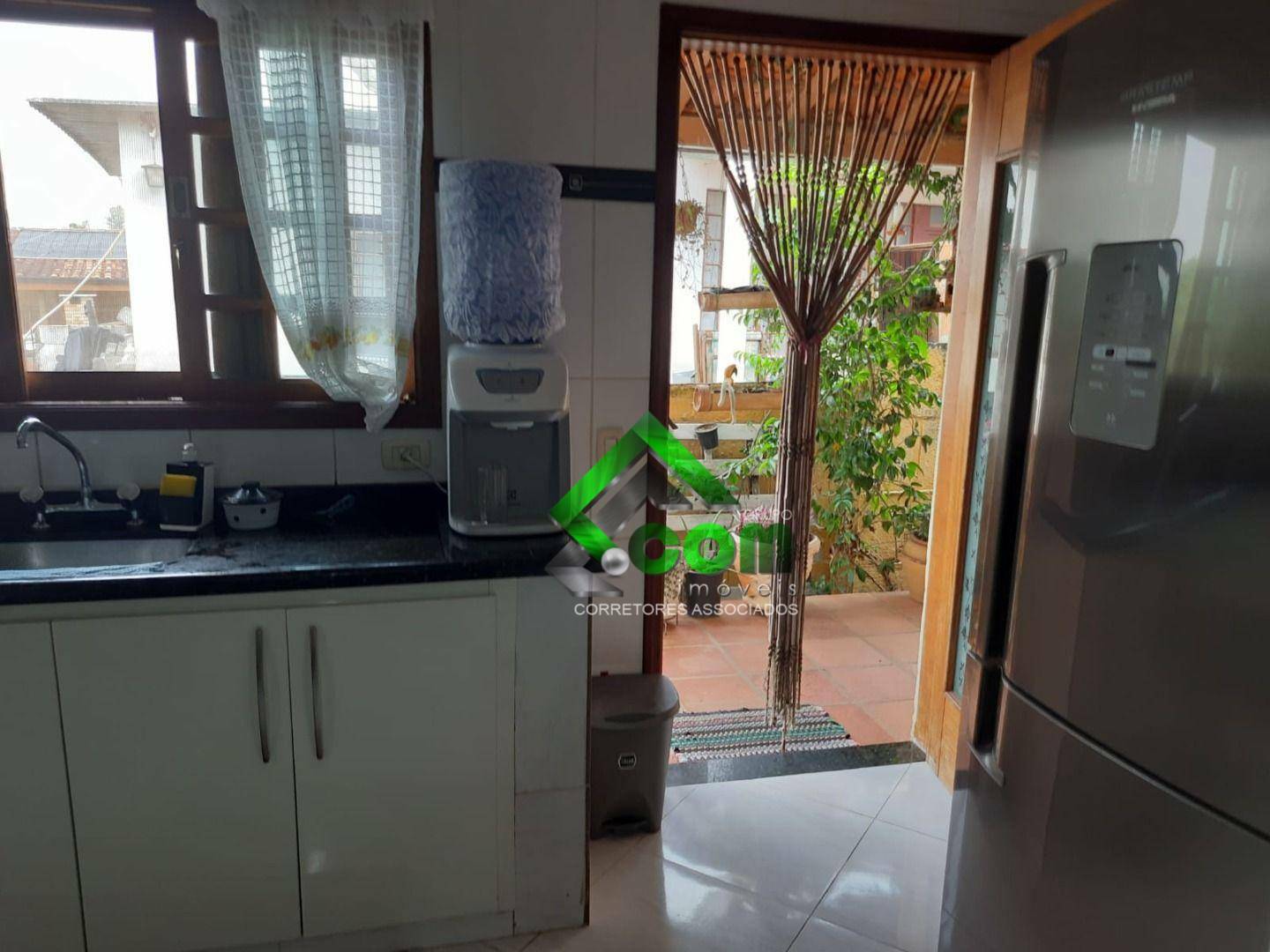 Casa à venda com 4 quartos, 310m² - Foto 4