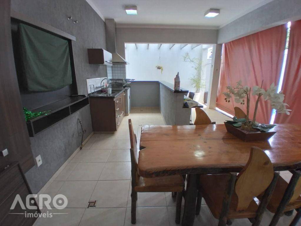 Casa à venda e aluguel com 3 quartos, 230m² - Foto 33