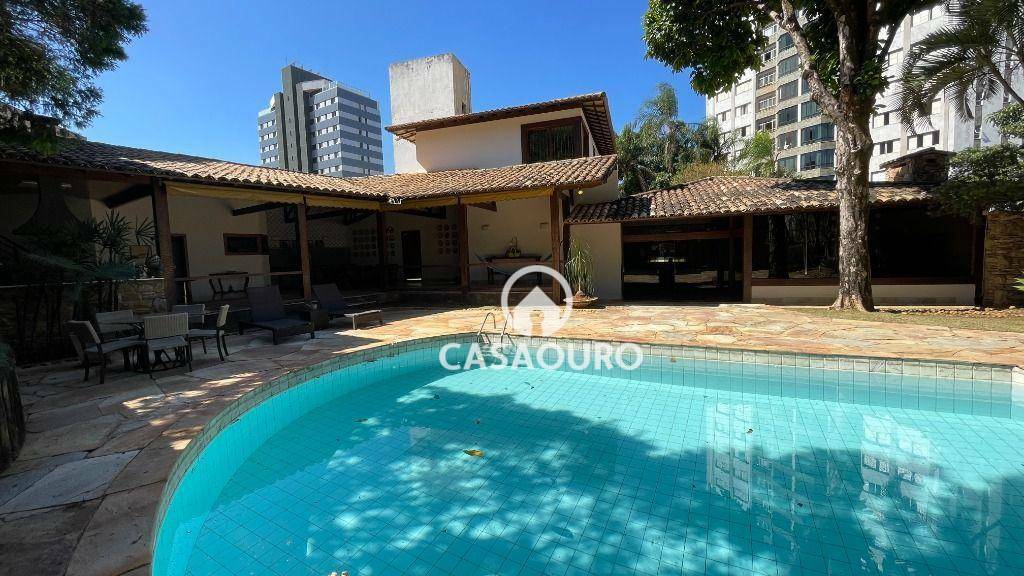 Casa à venda com 5 quartos, 750m² - Foto 1