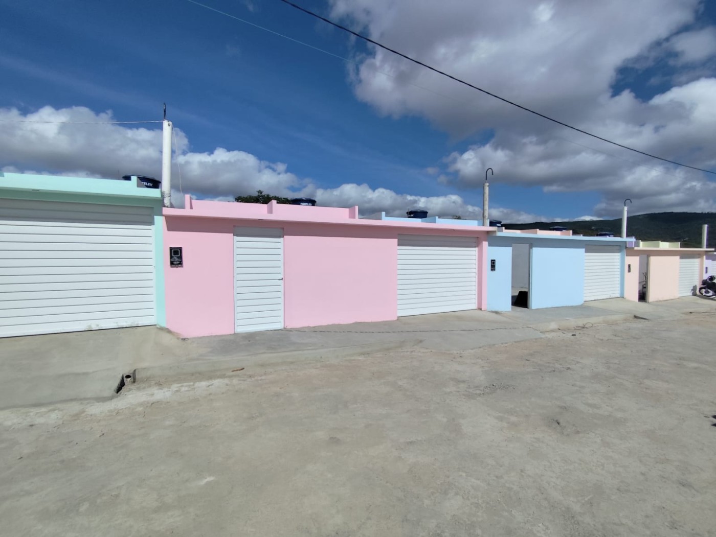 Casa à venda com 2 quartos, 166m² - Foto 1