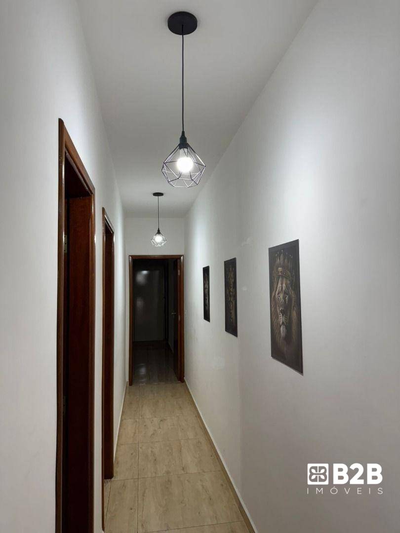 Casa à venda com 2 quartos, 108m² - Foto 2