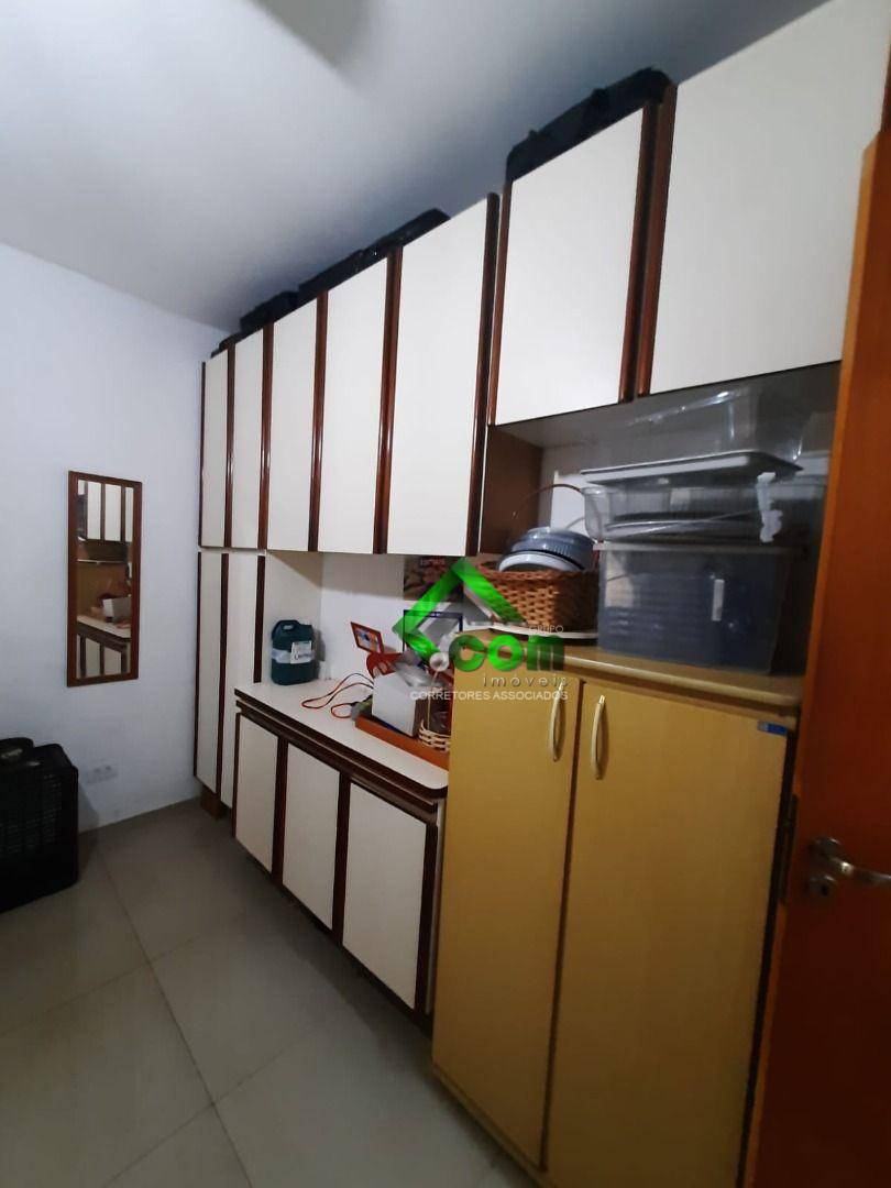 Casa à venda com 4 quartos, 310m² - Foto 17