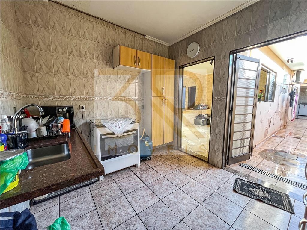 Casa à venda com 2 quartos, 180m² - Foto 12