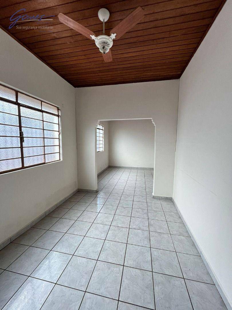 Casa à venda com 4 quartos, 190m² - Foto 3