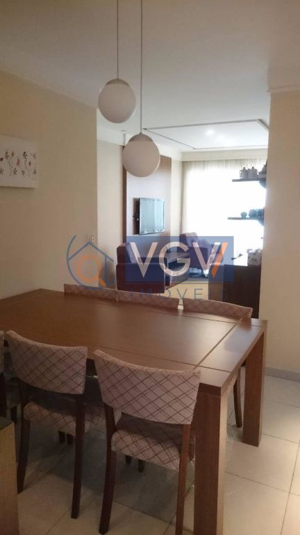 Apartamento à venda com 3 quartos, 80m² - Foto 2