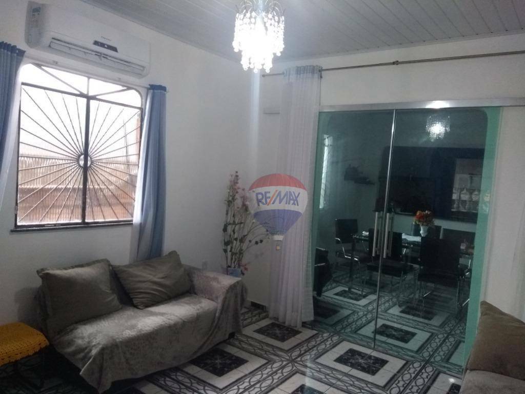 Casa à venda com 3 quartos, 105m² - Foto 1