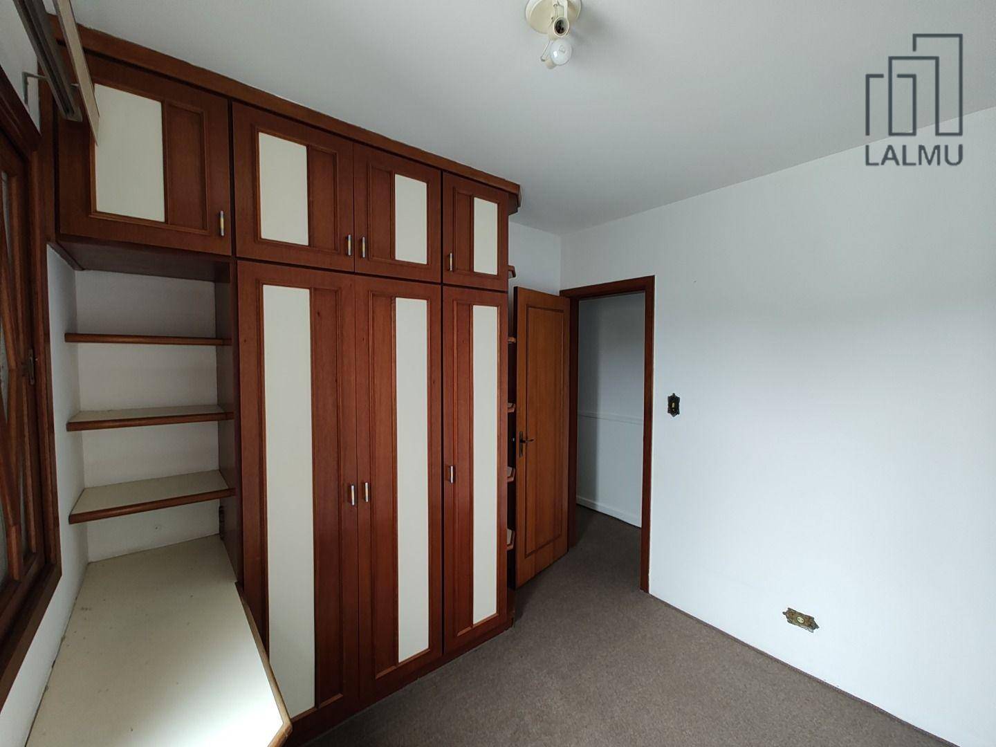 Sobrado para alugar com 3 quartos, 180m² - Foto 1