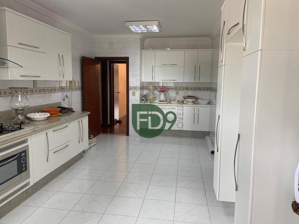 Apartamento à venda com 3 quartos, 209m² - Foto 7