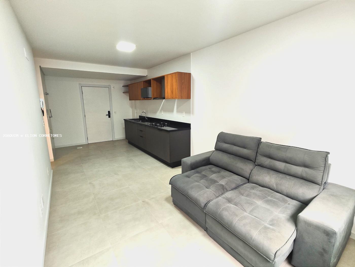 Apartamento à venda com 1 quarto, 45m² - Foto 2