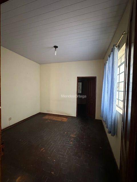 Casa à venda com 2 quartos, 74m² - Foto 4