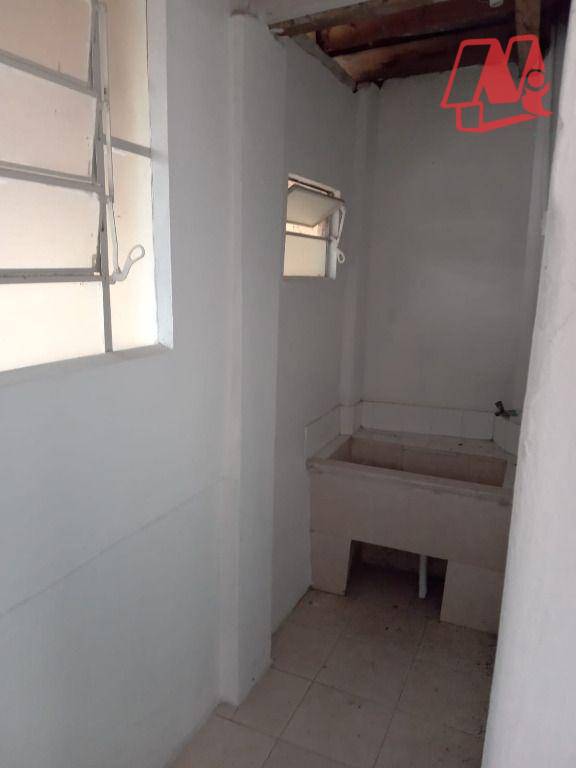 Casa à venda com 6 quartos, 200m² - Foto 14