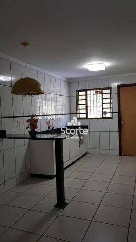 Casa à venda com 3 quartos, 100m² - Foto 4