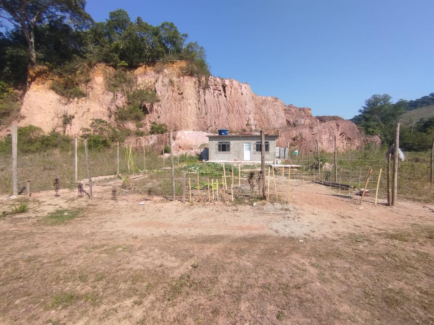 Casa à venda com 2 quartos, 360m² - Foto 1