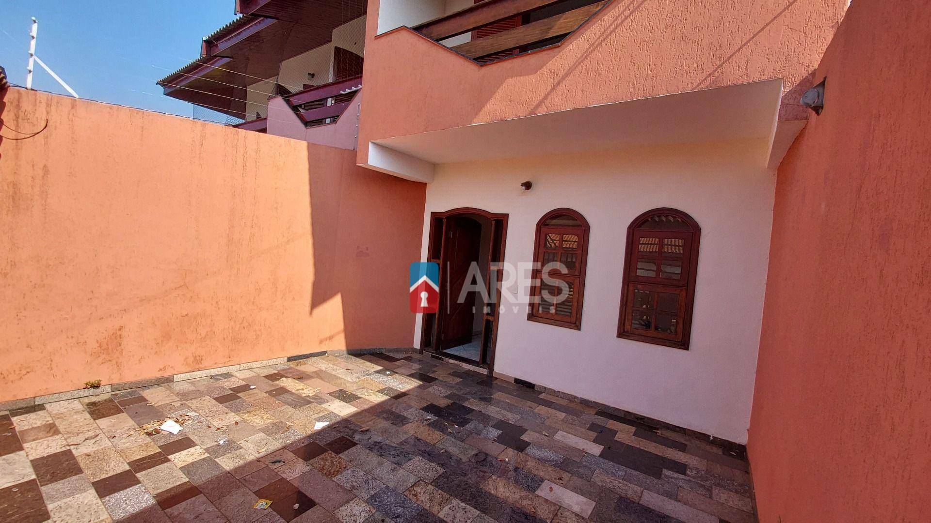 Casa para alugar com 3 quartos, 139m² - Foto 1