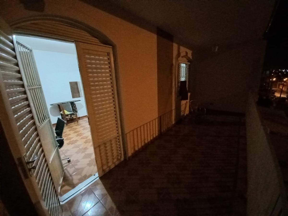 Casa à venda com 2 quartos, 265m² - Foto 2