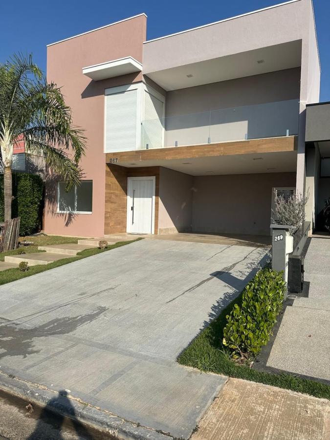 Casa de Condomínio para alugar com 3 quartos, 280m² - Foto 1