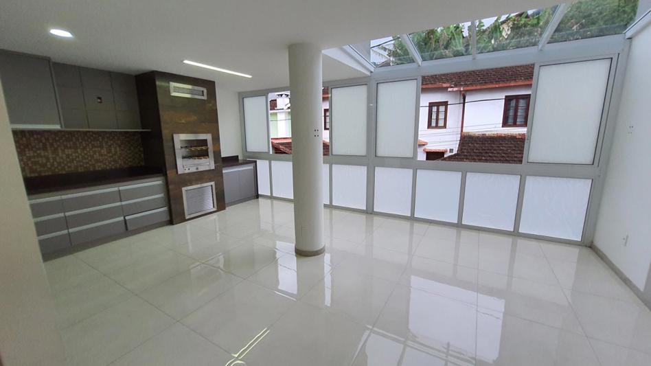 Casa à venda com 4 quartos, 233m² - Foto 4