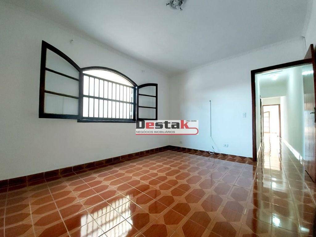 Sobrado à venda com 3 quartos, 220m² - Foto 2