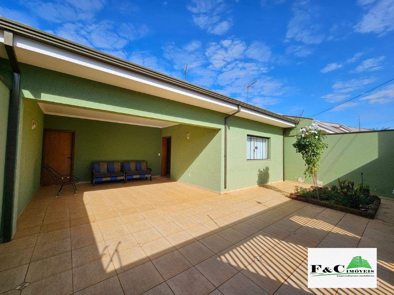 Casa à venda com 2 quartos, 250m² - Foto 1