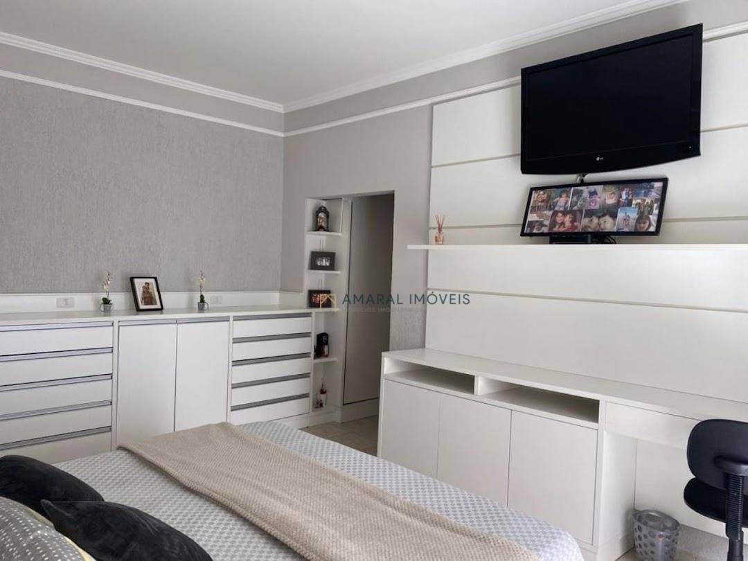 Casa à venda com 3 quartos, 325m² - Foto 2