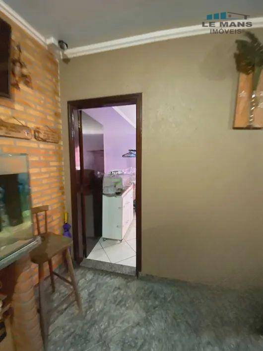 Casa para alugar com 3 quartos, 252m² - Foto 49