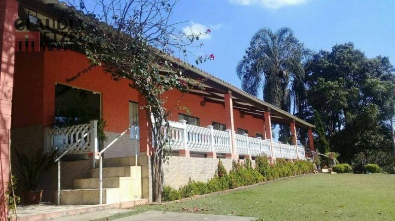 Fazenda à venda com 10 quartos, 8000m² - Foto 1