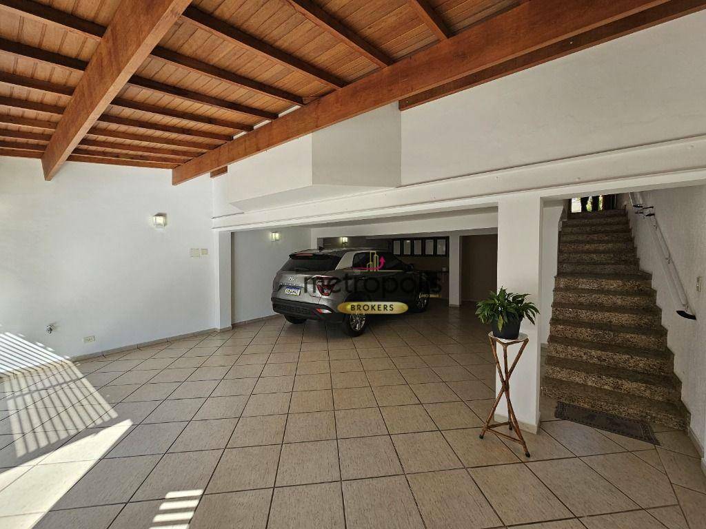 Sobrado à venda com 3 quartos, 300m² - Foto 2