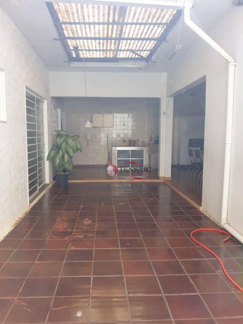 Casa à venda com 4 quartos, 300m² - Foto 8