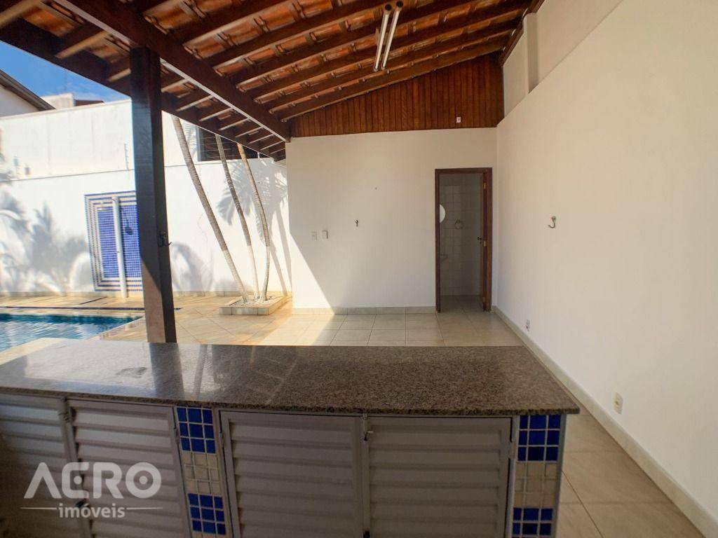 Casa à venda com 3 quartos, 255m² - Foto 27