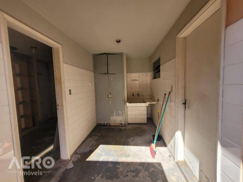 Casa à venda com 3 quartos, 208m² - Foto 19