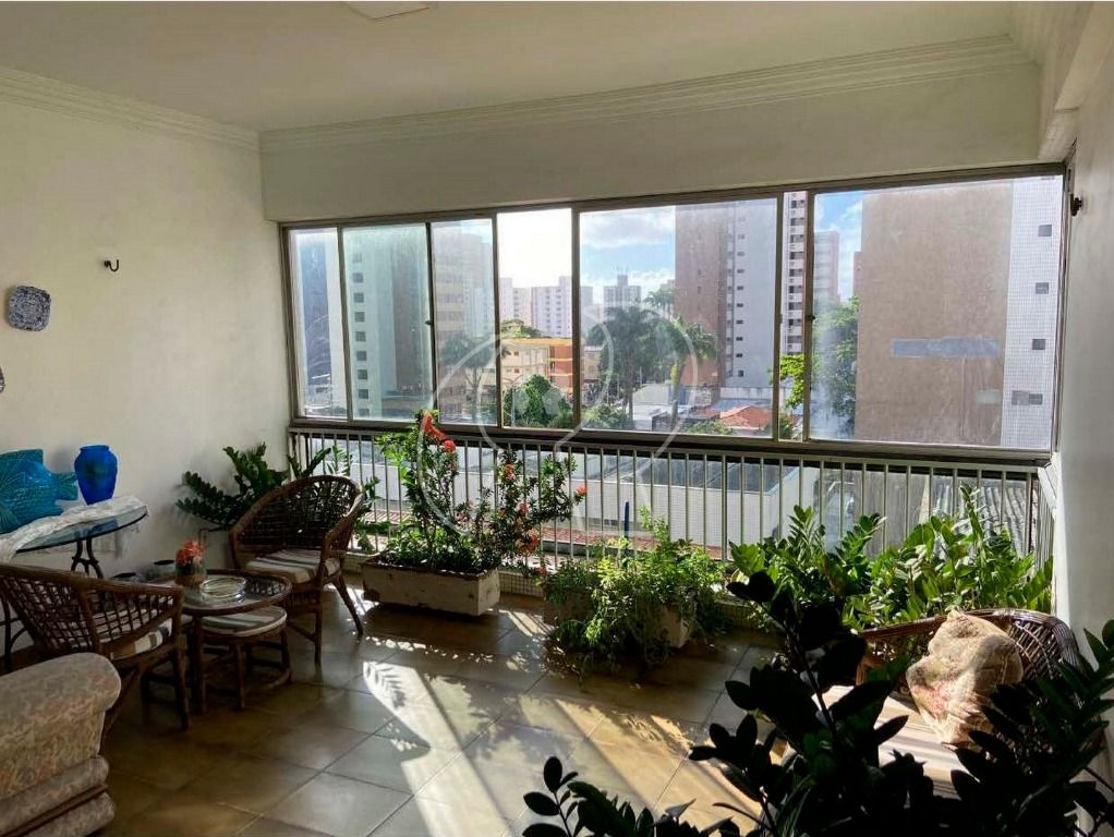 Apartamento à venda com 4 quartos, 190m² - Foto 4