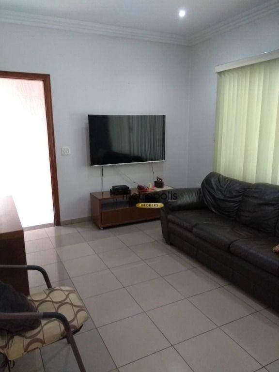 Casa à venda e aluguel com 3 quartos, 282m² - Foto 1