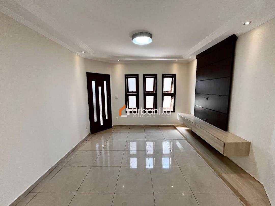 Casa, 4 quartos, 196 m² - Foto 1