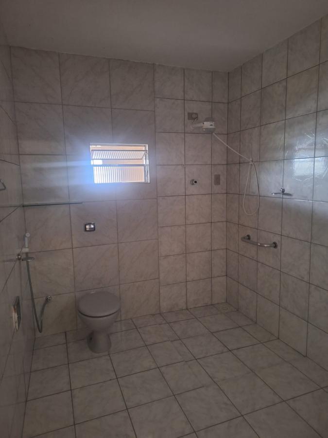 Casa para alugar com 2 quartos, 200m² - Foto 11