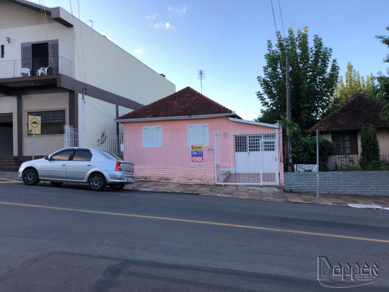 Casa à venda com 2 quartos, 150m² - Foto 1