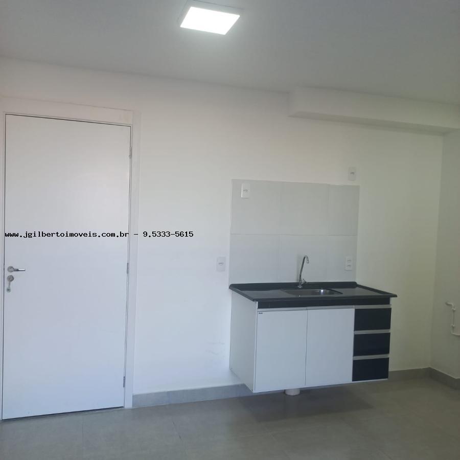 Apartamento à venda com 2 quartos, 37m² - Foto 11