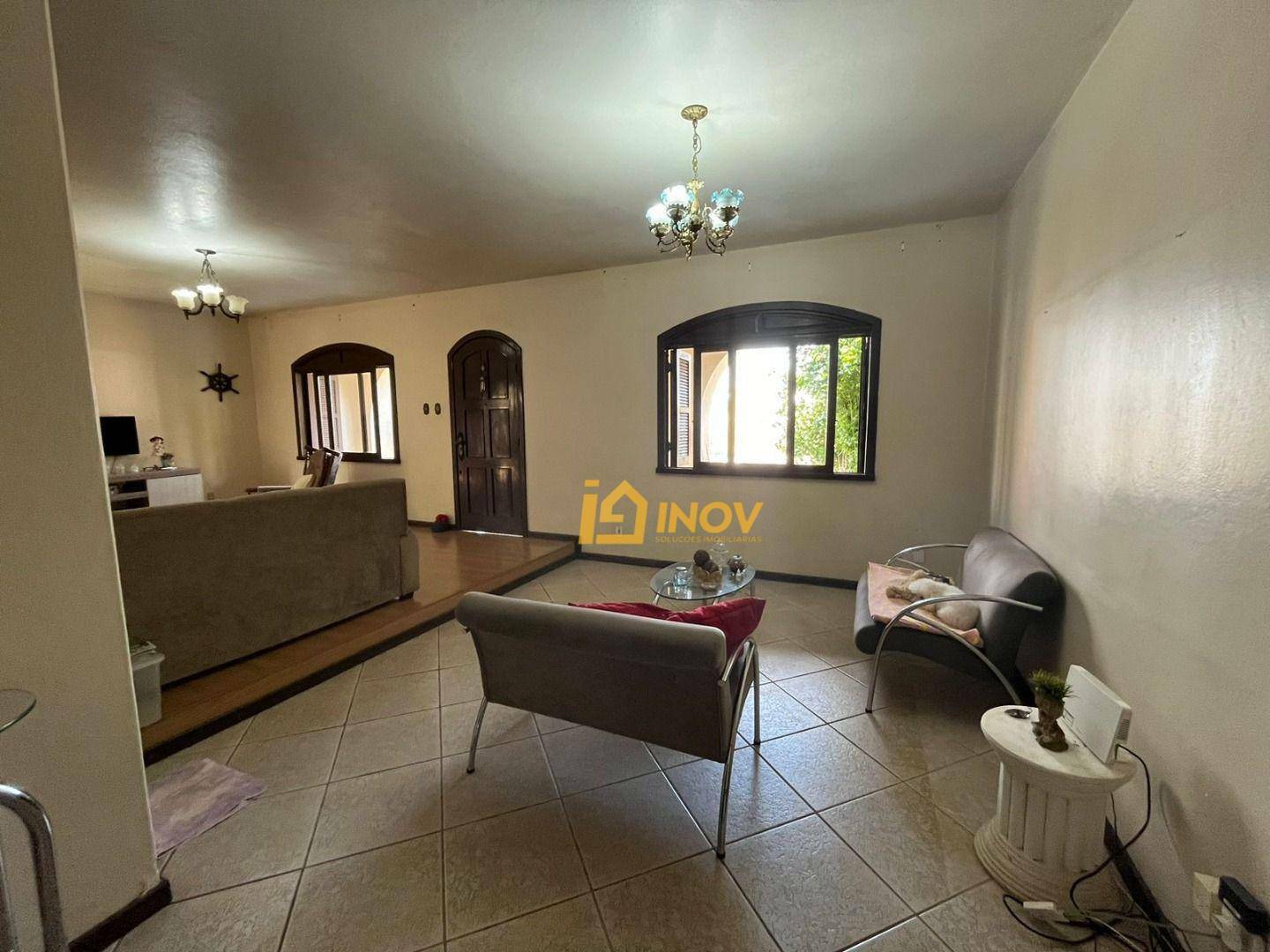 Casa à venda com 3 quartos, 200m² - Foto 2