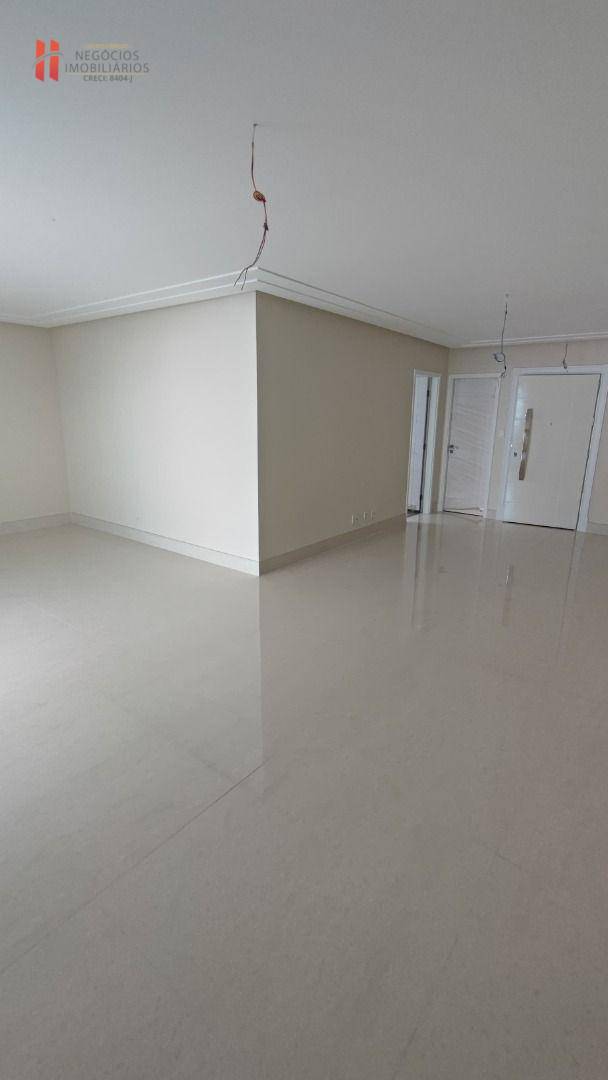 Apartamento à venda com 4 quartos, 227m² - Foto 8