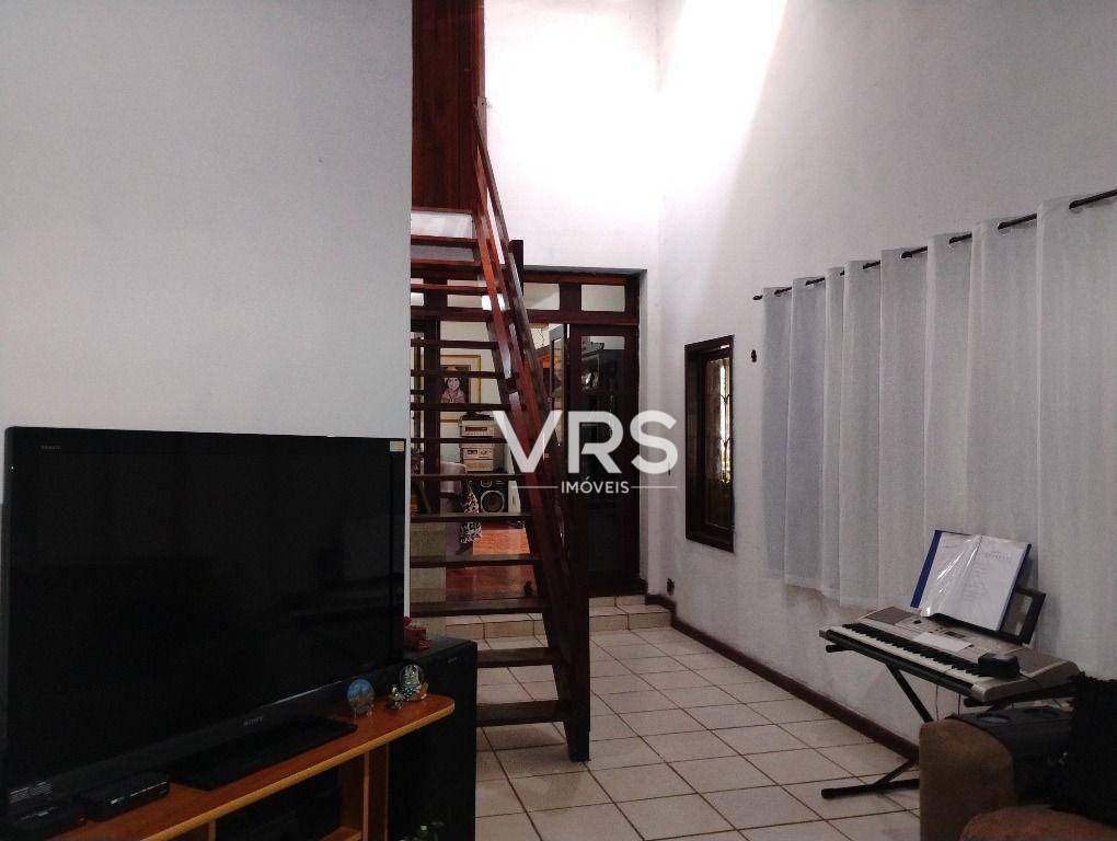 Casa à venda com 7 quartos, 224m² - Foto 19