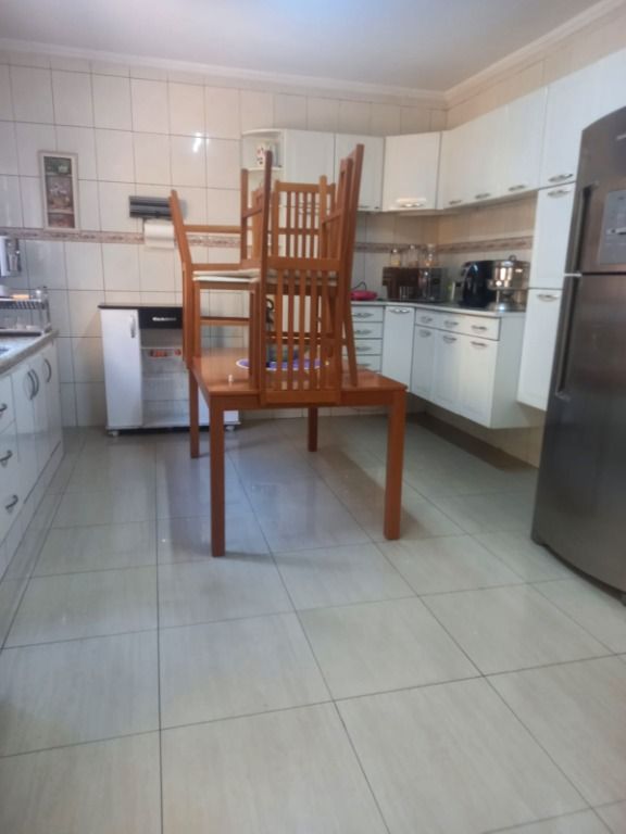 Sobrado à venda com 4 quartos, 167m² - Foto 1