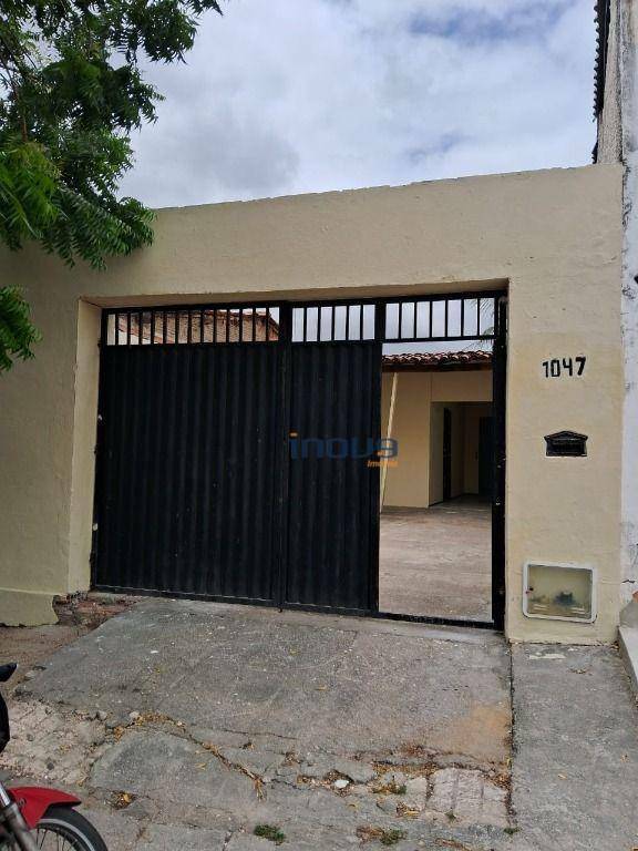 Casa para alugar com 2 quartos, 80m² - Foto 1