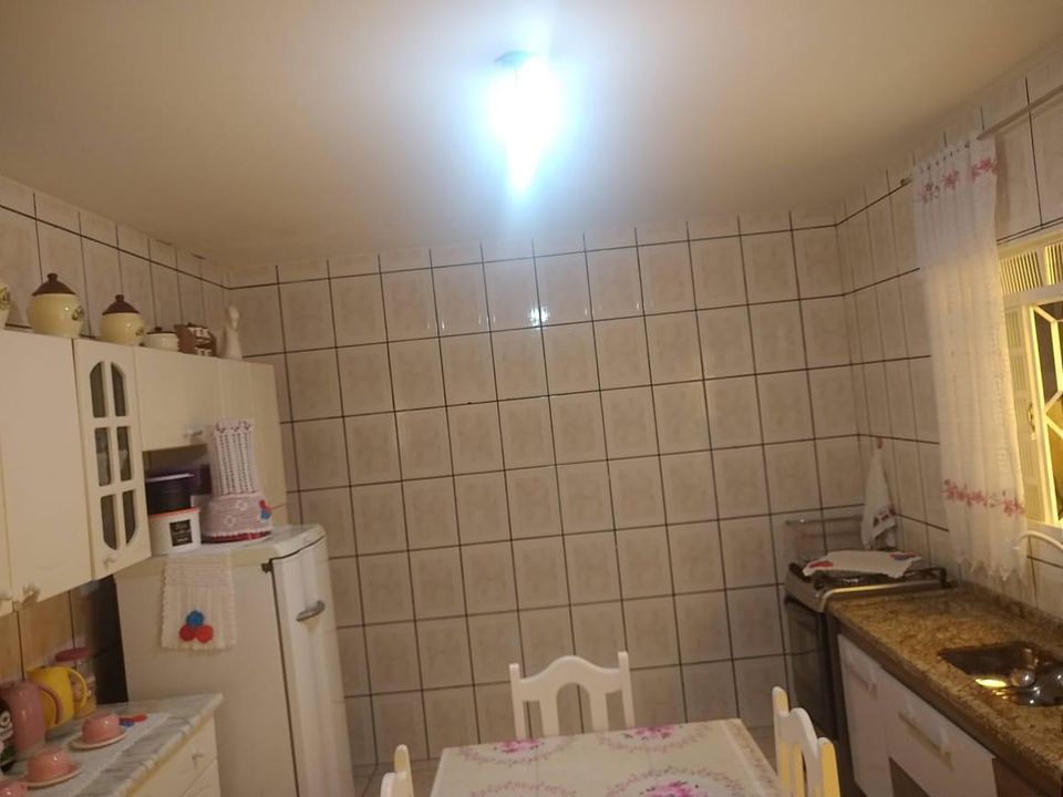 Casa à venda com 2 quartos, 300m² - Foto 1