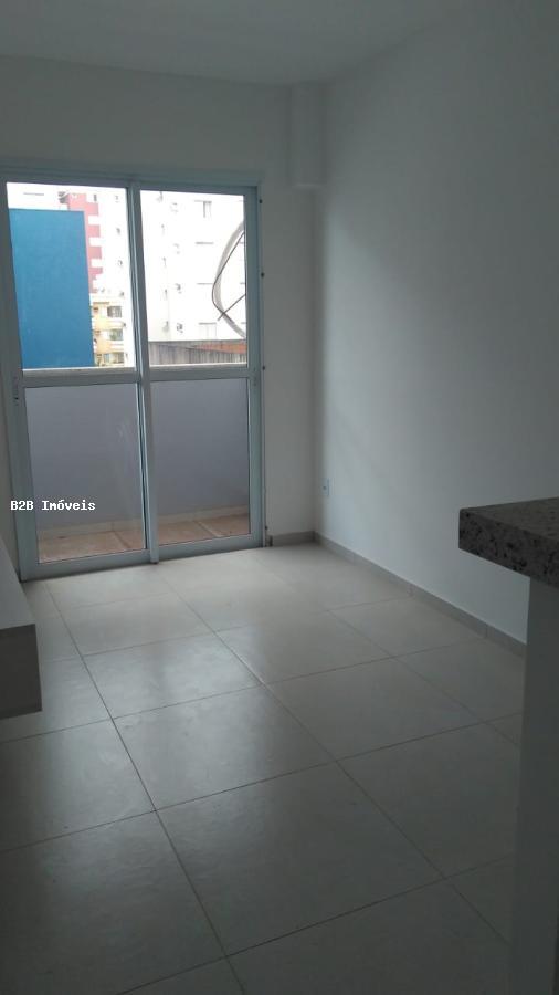 Apartamento à venda com 1 quarto, 33m² - Foto 2