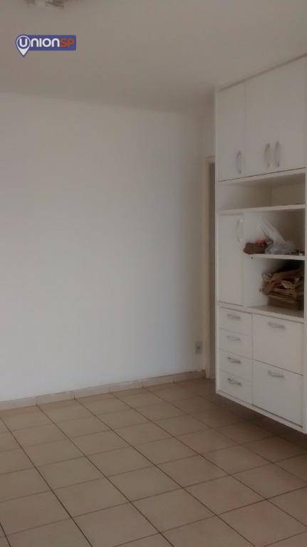 Apartamento à venda com 2 quartos, 67m² - Foto 3