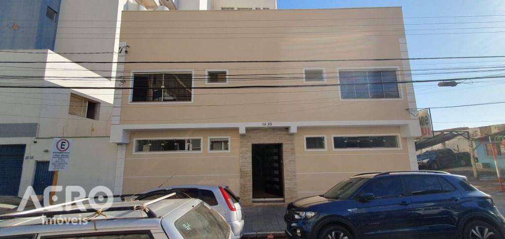 Casa, 8 quartos, 350 m² - Foto 1