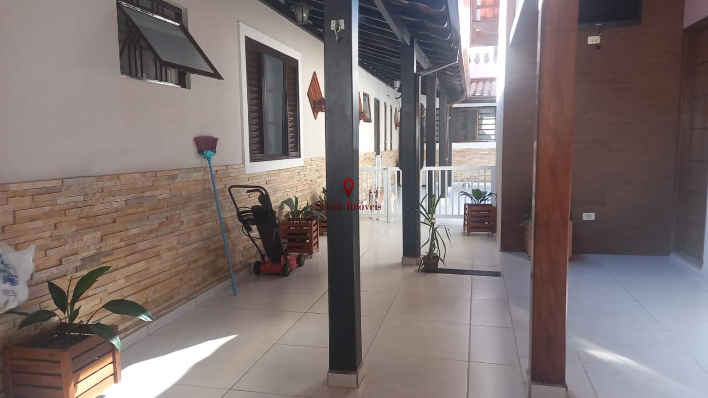 Casa à venda com 3 quartos, 212m² - Foto 2